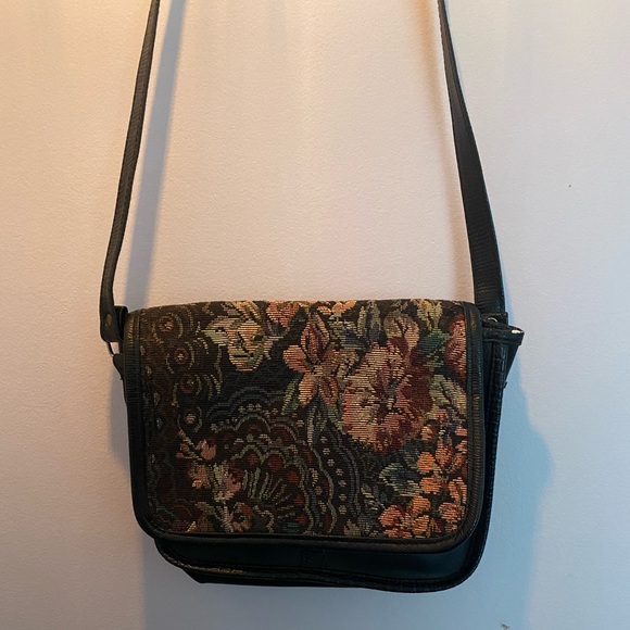 Vintage crossbody bag 2/$15 !! - Picture 2 of 3